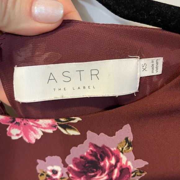 ASTR the label Wine Maroon Floral Short Sleeve Faux Wrap Mini Dress XS - Picture 3 of 7